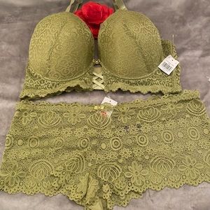 Plus Size Bra Set - Size 44D/3X